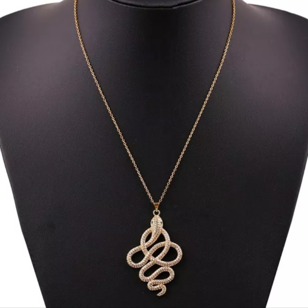 Luxury Serpent Crystals Pendant With necklace